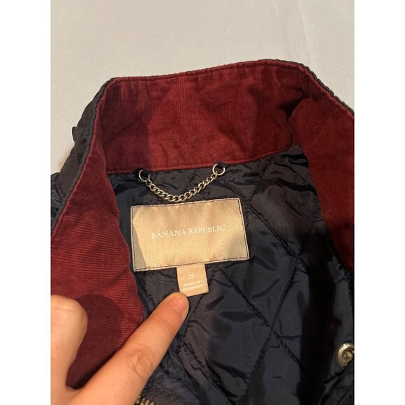 Banana republic navy blue women’s vest. Size medium - Picture 2 of 3